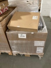 PALLET OF ASSORTED CAR ITEMS TO INCLUDE AVA VOLVO RADIATOR - MODEL NO. VO2027 (ZONE 3) (KERBSIDE PALLET DELIVERY)