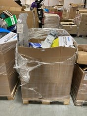 PALLET OF ASSORTED CAR ITEMS TO INCLUDE TOPTECH REVOLUTION WHEEL COVERS IN SILVER 15'' - SET OF 4 (ZONE 3) (KERBSIDE PALLET DELIVERY)