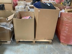 PALLET OF ASSORTED ITEMS TO INCLUDE LARGE BEAN BAG CHAIR IN NAVY (ZONE 4) (KERBSIDE PALLET DELIVERY)