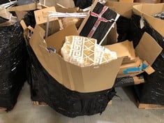 PALLET OF ASSORTED ITEMS TO INCLUDE 2 X FOLDABLE CLOTHES AIRER IN WHITE TO INCLUDE CARDBOARD MOVING / PACKING BOXES (ZONE 4) (KERBSIDE PALLET DELIVERY)