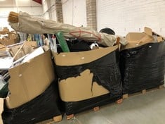 PALLET OF ASSORTED ITEMS TO INCLUDE FOLDABLE CLOTHES AIRER IN WHITE TO INCLUDE QTY OF BLACK FABRIC CAR FLOOR MATS TO INCLUDE CHICKEN FENCE LINING IN GREEN (ZONE 4) (KERBSIDE PALLET DELIVERY)