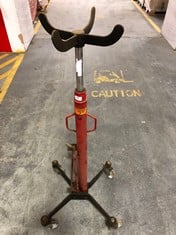 VERTICAL TRANSMISSION JACK IN RED (ZONE 1) (KERBSIDE PALLET DELIVERY)