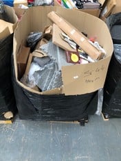 PALLET OF ASSORTED ITEMS TO INCLUDE THE ORIGINAL INVISIBLE DISK PLATE HANGER (LOCATION: SR40) (MUST REMOVE ALL ITEMS FROM SITE) (KERBSIDE PALLET DELIVERY)