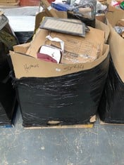 PALLET OF ASSORTED ITEMS TO INCLUDE RESIN PARASOL BASE (LOCATION: SR40) (MUST REMOVE ALL ITEMS FROM SITE) (KERBSIDE PALLET DELIVERY)