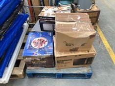 PALLET OF ASSORTED MICROWAVES TO INCLUDE RUSSELL HOBBS COMPACT BLACK DIGITAL MICROWAVE (LOCATION: SR40) (MUST REMOVE ALL ITEMS FROM SITE) (KERBSIDE PALLET DELIVERY)