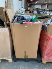 PALLET OF ASSORTED ITEMS TO INCLUDE BRIO WORLD LIGHT UP CRANE (LOCATION: SR40) (MUST REMOVE ALL ITEMS FROM SITE) (KERBSIDE PALLET DELIVERY)