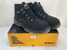 DEWALT STEEL TOE CAP AND PLATE CHALLENGER SAFETY BOOTS IN BLACK SIZE 11