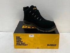 DEWALT STEEL TOE CAP AND PLATE CHALLENGER SAFETY BOOTS IN BLACK SIZE 12 - RRP £112