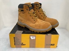 DEWALT STEEL TOE CAP AND PLATE TITANIUM SAFETY BOOTS IN HONEY SIZE 12