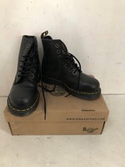 DR MARTENS ICON 7B10 7-EYE SAFETY BOOTS IN BLACK SIZE 4