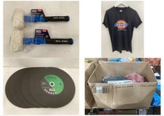 BOX OF ASSORTED ITEMS TO INCLUDE DICKIES LOGO SHIRT IN BLACK