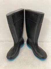 OX SAFETY WELLINGTONS IN SIZE UK 5- IN COLOUR BLACK- RRP £55