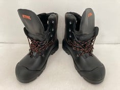 STIHL LEATHER CHAINSAW BOOTS IN SIZE 44- IN COLOUR BLACK- RRP £129