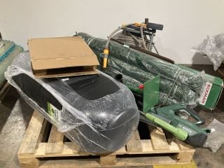 A PALLET OF GARDEN EQUIPMENT TO INCLUDE BOSCH AFS 23-37 COBI CUTTING SYSTEM ELECTRIC BRUSH CUTTER