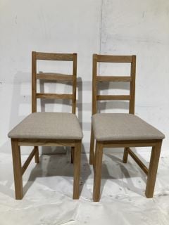 2 X HALLOWOOD FURNITURE SOLID OAK SMALL DINING CHAIRS WITH BEIGE SEAT PAD TOTAL RRP £145.99