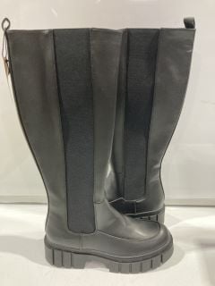 BLACK KNEE HIGH BOOTS SIZE 9