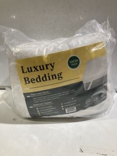 2 X BEDDING ITEMS TO INCLUDE DOUBLE DUVET