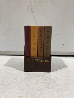 1 X BOX OF BOOKS TO INLCUDE THE HOBBIT & THE LORD OF THE RINGS 4 BOOK SET