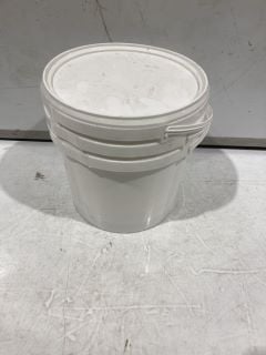 7 X PLASTIC TUBS