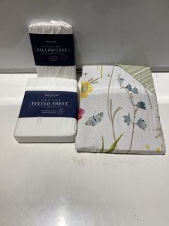 1 X BOX OF BEDDING ITEMS TO INCLUDE PILLOW CASES