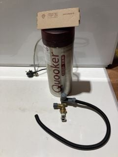 2 X QUOOKER ITEMS TO INCLUDE AND TANK AND TAP