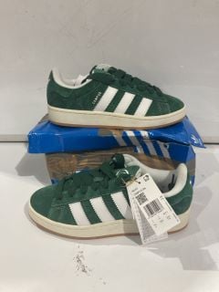 BOX OF ITEMS TO INCLUDE ADIDAS CAMPUS SIZE 7