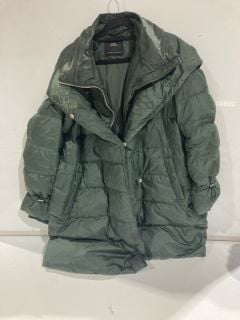 BOX OF CLOTHING TO INCLUDE A ZARA PUFFER COAT GREEN SIZE L