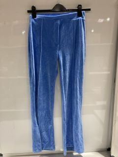 BOX OF WOMEN'S CLOTHES TO INCLUDE PRETTYLITTLETHING BLUE JOGGERS SIZE 8