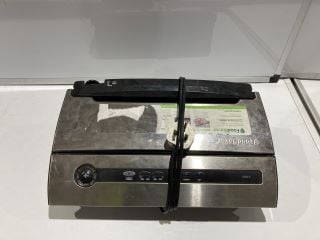 BOX OF ITEMS TO INCLUDE FOODSAVER VACUUM SEALER