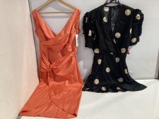 BOX OF ITEMS TO INCLUDE CHICHI LONDON V NECK WRAP STYLE BODYCON DRESS IN ORANGE SIZE 12 RRP £110