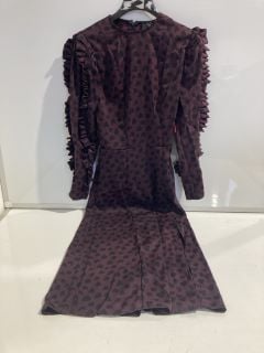 BOX OF ITEMS TO INCLUDE AX PARIS PLUM PRINTED PLEAT SLEEVE MIDI DRESS SIZE 6 RRP £85