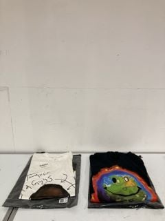 BOX OF ITEMS TO INCLUDE NAGRI TRAVIS SCOTT WHITE T-SHIRT MEDIUM