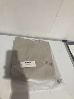 BOX OF ITEMS TO INCLUDE NAGRI B2SS TAN LARGE SWEATSHIRT