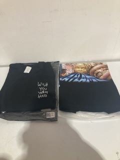 BOX OF ITEMS TO INCLUDE NAGRI TRAVIS SCOTT CREME T-SHIRT SMALL