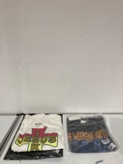 BOX OF ITEMS TO INCLUDE NAGRI THE WEEKEND STUDIOS BLACK T-SHIRT SMALL