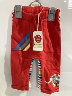 A BOX OF CHILDRENS CLOTHING TO INCLUDE ELMER 9-12M MINI CLUB BABY TROUSERS