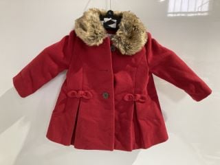 A BOX OF CHILDRENS CLOTHING TO INCLUDE FRED & FLOW 9-12M RED BUTTON UP COAT