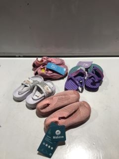 A BOX OF ITEMS TO INCLUDE NING CHILDRENS SLIPPERS 8 UK PINK