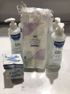 A BOX OF ASSORTED ITEMS TO INCLUDE MUSTELA REINIGEND WATER 500 ML