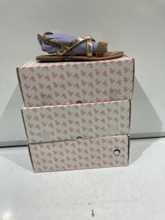 3X PIECES SHOES, LEOPARD BROWN SANDALS SIZE 39, 2X GOLD SANDALS SIZE 39