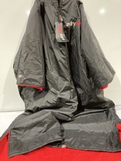 BOX TO INCLUDE DRYROBE BLACK M& RED WATERPROOF COAT SIZE XL