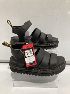 DR MARTENS BLAIRE HYDRO LEATHER STRAP SANDALS