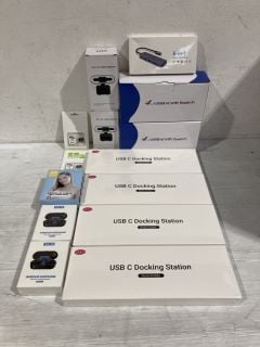 BOX OF ITEMS TO INCLUDE 4 PORT USB KVM SWITCH