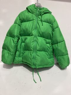 BOX OF ITEMS TO INCLUDE GREEN SUPERDRY COAT XL