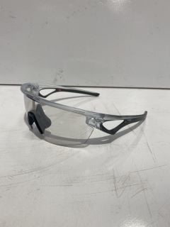 1 X OAKLEY SAFETY GLASSES (0009403)