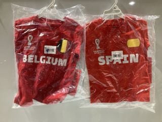 BOX OF ITEMS TO INCLUDE CHILDREN'S FIFA WORLD CUP BELGIUM TOP 3 Y