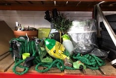 QUANTITY OF GARDEN ITEMS TO INCLUDE AUTOMATIC HOSE REEL: LOCATION - A RACK(COLLECTION OR OPTIONAL DELIVERY AVAILABLE)