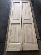 OVERSIZED PALLET OF DOORS TO INCLUDE WHITE WOODEN INTERIOR DOOR 201X87CM : LOCATION - A RACK(COLLECTION OR OPTIONAL DELIVERY AVAILABLE)