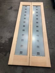 OVERSIZED PALLET OF DOORS TO INCLUDE GEOM FOLDING INTERIOR DOOR 195X60CM FOLDS DOWN TO 30CM : LOCATION - A RACK(COLLECTION OR OPTIONAL DELIVERY AVAILABLE)