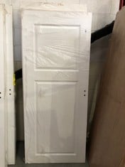 OVERSIZED PALLET OF DOORS TO INCLUDE WHITE WOODEN INTERIOR DOOR 198X84CM : LOCATION - BACK WALL(COLLECTION OR OPTIONAL DELIVERY AVAILABLE)